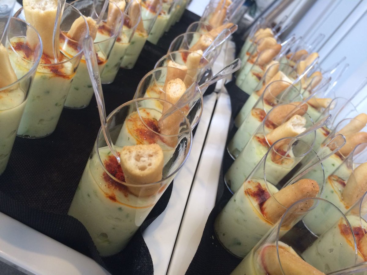 pastmahori's tweet photo. ¿Sabéis que hoy estamos de catering? Chupito de ajoarriero, mini burguers, croquetas... https://t.co/X9Sg9Pi5MR