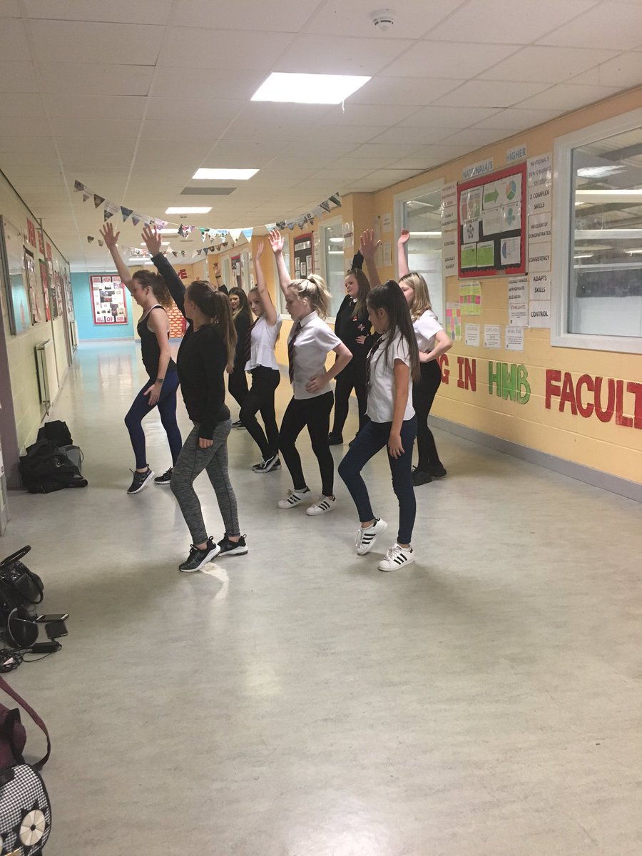 drumchapel_hwb's tweet image. Busy lunchtime in PE @drumchapelhigh #dancers #practice
