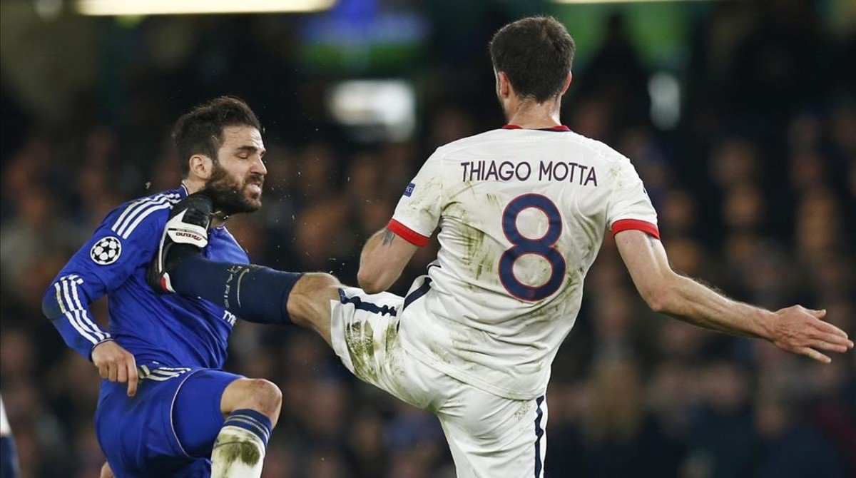 La brutal patada de <a href="/ThiagoMotta8/">Thiago Motta ✔</a> a <a href="/cesc4official/">Cesc Fàbregas Soler</a>
elperiodico.com/es/noticias/de…