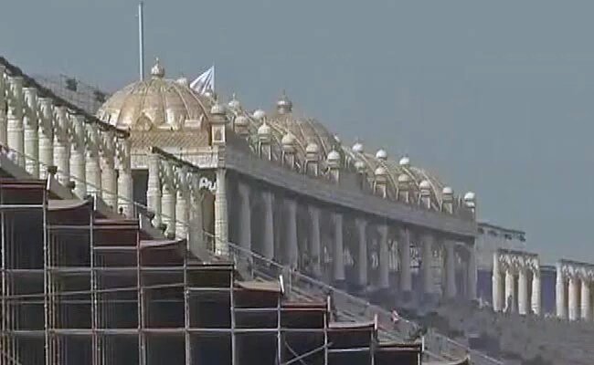 lalitshakyavans's tweet photo. @ArtofLiving #SriSriFight #SriSriYamunaMess #ISupportWCF
WHY to pay.They must think earlier, We r indians.Delhi isin https://t.co/Cpn4jjFoNC