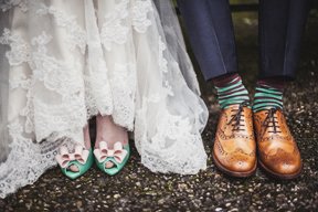 Adore how <a href="/the_ollivers/">Olliver Photography</a> capture the smallest, cutest details of a wedding kate-beaumont.co.uk/galleries/vint…