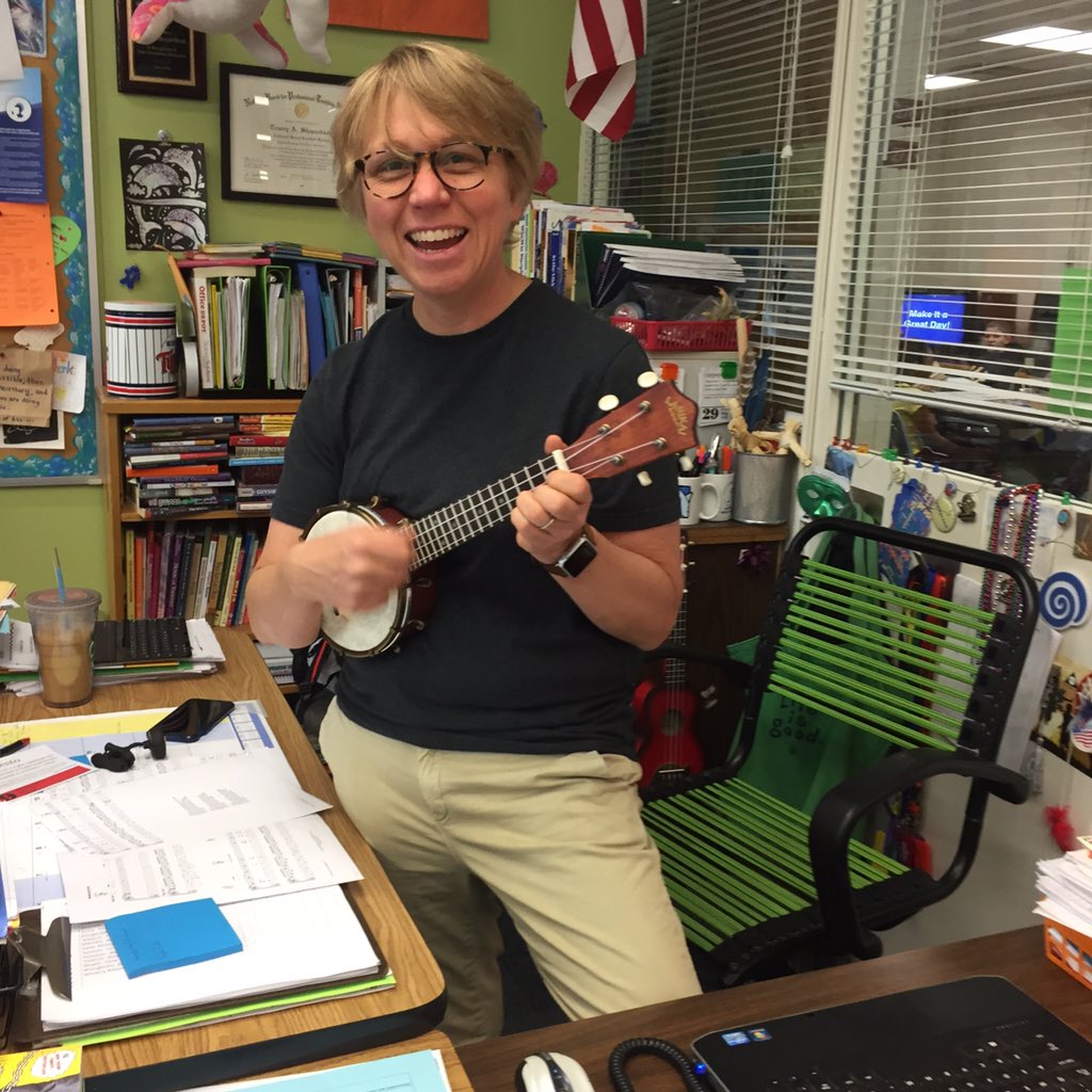 EllenSmithAPS's tweet photo. Banjo lessons with Ms. T. Shepardson during TA!  Building relationships!  @JeffersonIBMYP @JeffersonELA https://t.co/SvvAz1OyoK