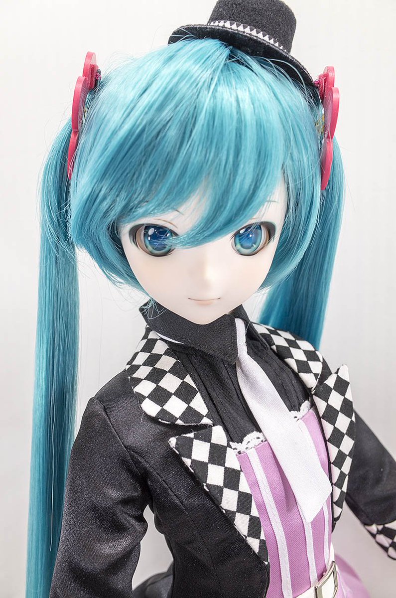 ちぇりー Boothにて通販中 ドルパ京都新作その２ 初音ミク ピアノ フォルテ スキャンダル Sd絵を等身大に変換 するのにジャケットの丈を悩みましたが軽快なミクさんにしたかったので燕尾を短めにしました T Co Wavl11s5zh