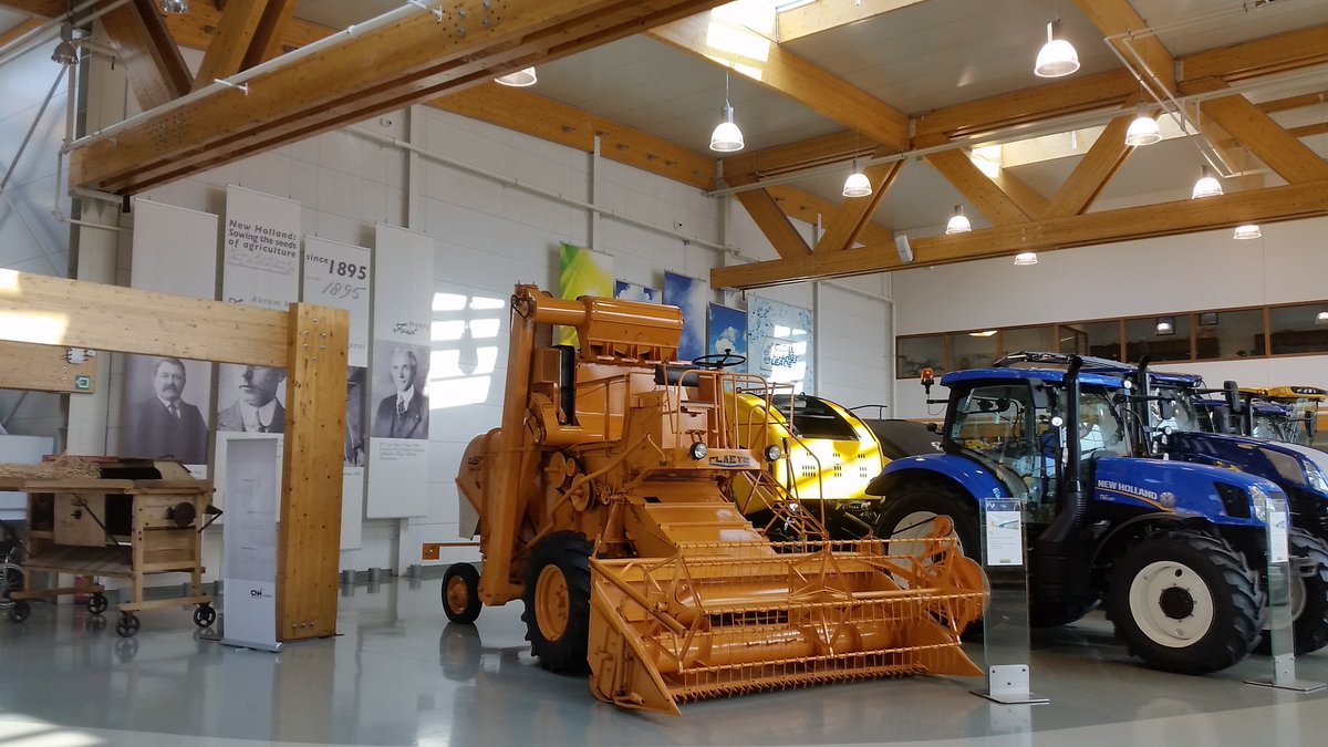 VanEngelen_BV's tweet photo. Op bezoek bij @NewHollandAG in Zedelgem in het mooie bezoekerscentrum van NewHolland. https://t.co/2WZwj5LzbT