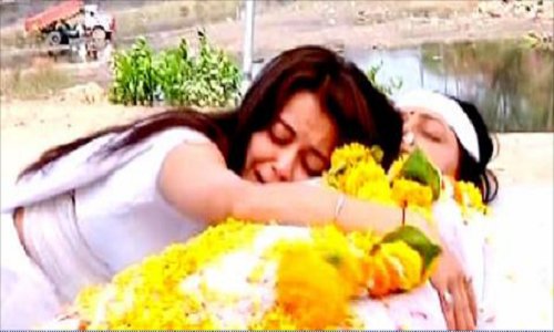 1stIndiaNews's tweet image. #Sathnibhanasathiya की गोपीबहू को लगा है बड़ा सदमा,टूटा है गमों का पहाड़