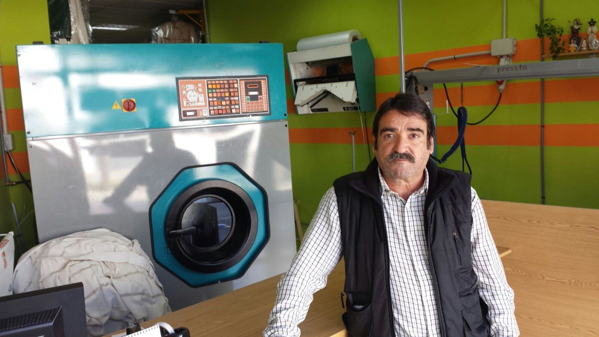 malagaimfe's tweet photo. #EmpresaIMFE Antonio nos ha mostrado hoy su lavandería Tintorería Dori, ubicada en el Puerto de la Torre  #PEFA #fb https://t.co/H2sGPaI6ML