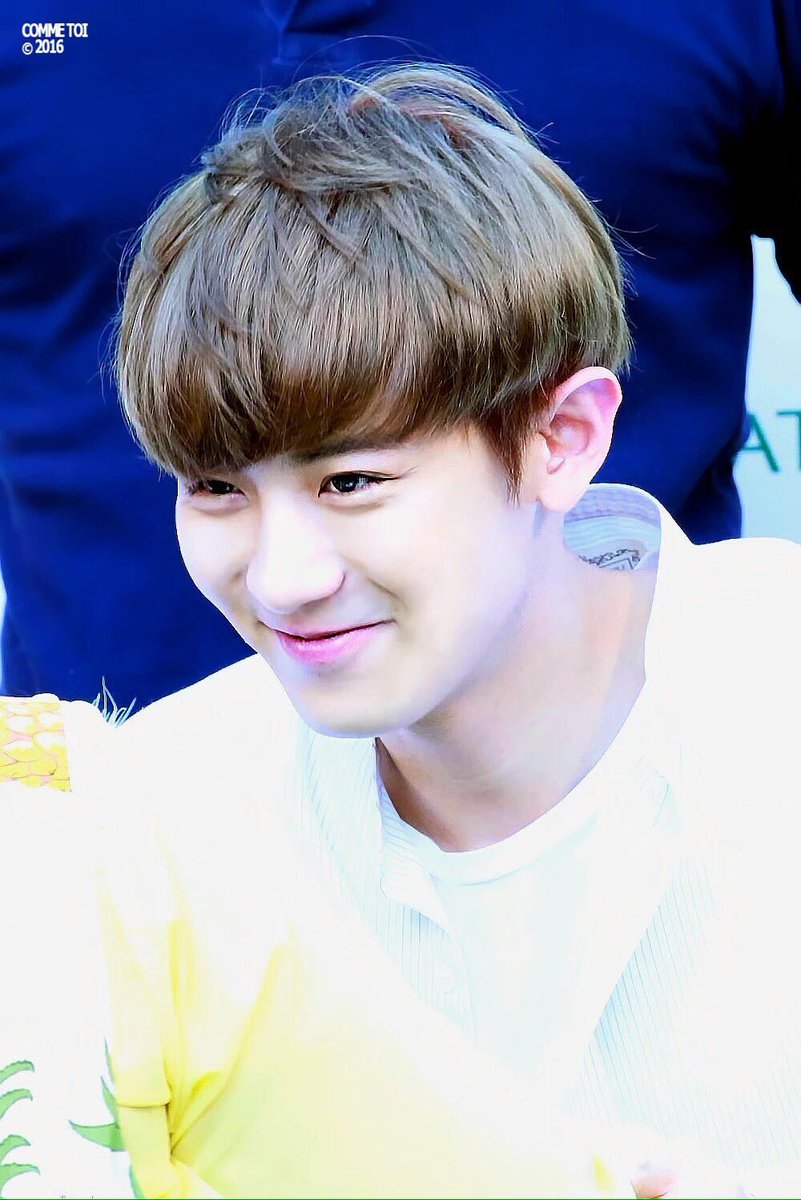 Honiismz's tweet photo. ศึกแย่งน้องสับปะรดของชานฮุนมันใหญ่หลวงนัก 🍍 คนนี้ของฮุนนะ https://t.co/uksCHNfSQN