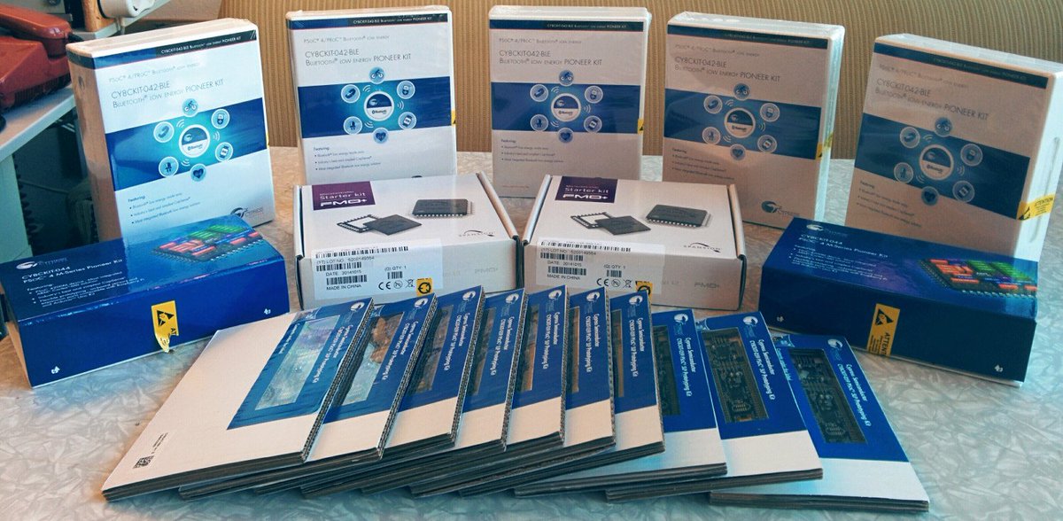 Turmlabor's tweet photo. Großzügige Spende von @CypressSemi. Mit allerlei #PSoC und #BLE Spielereien. https://t.co/kyokWiwjg2 https://t.co/Fz3o8PMCnx