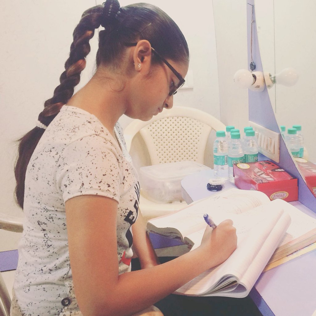 Anushka Sen tweet media