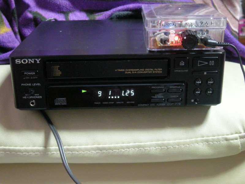 みは V Twitter ソニーの小型cdプレーヤーcdp P79 同社のミニミニコンポpixy初代機にセットされていたcdp P77の単品販売版で 同機との違いは前面にヘッドホンジャックとボリュームが有るか無いか T Co Wumxfqra8c