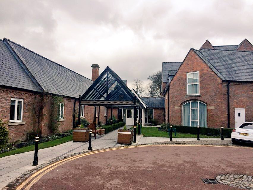 It might be cold, but @WorsleyPark still looks beautiful in the March sunshine. ☀️