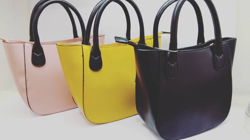 TremedaShoes's tweet photo. Mini #bag 👜👜 #borsetta in ecopelle pelle rigida con tracolla regolabile in dotazione 
Disponibile in Store Nocera i… https://t.co/RyEle0U19y