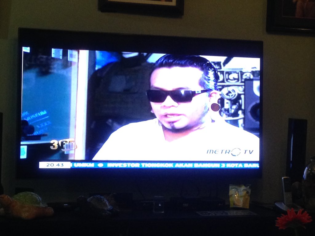 fadhlierlanda's tweet photo. Nonton Mas @ErixSoekamti di 360 Metro TV, potret orang yg bisa sukses di musik meski gak di Jakarta https://t.co/jb6dwMqrII