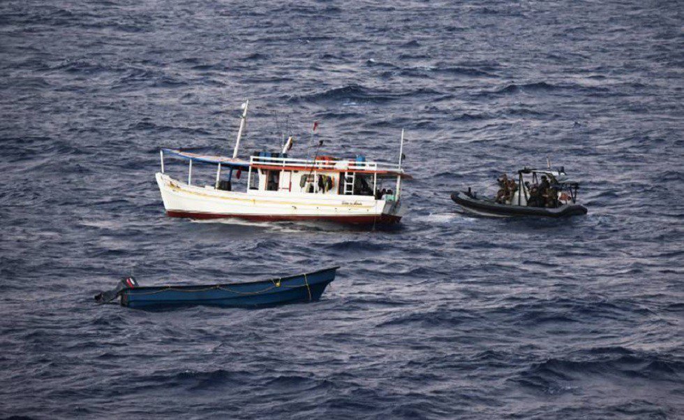 Cachima_web's tweet photo. Interceptan en Curacao dos botes pesqueros de Venezuela con 600 kilos de cocaína #DaleRT https://t.co/GijLNE6LiT https://t.co/w8nOug1dvd