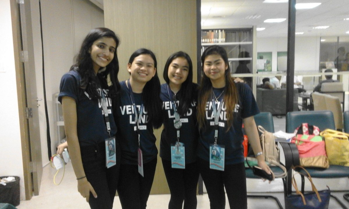jabbyvee's tweet photo. SURVIVED 2 WEEKS OF FRA THANKS TO MY GIRLS 😘 + MY TAMBAYS 😂 #COBWeek2016 https://t.co/BJJvGccQfv