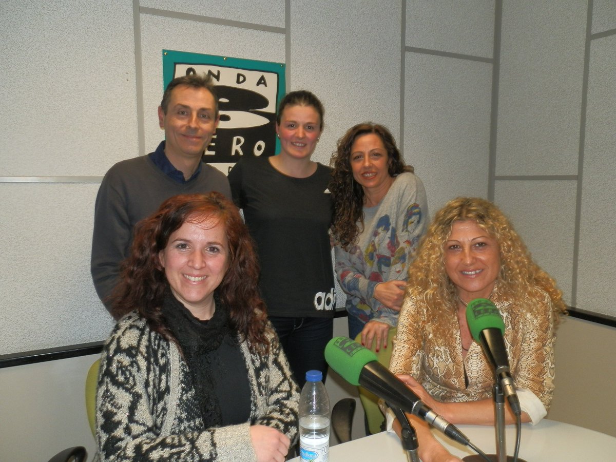 En unos minutos a las 15.05 hrs.  Tertulia Deportiva Femenina, hoy nuestra invitada es Conchi Badillo en 90.3 F.M.