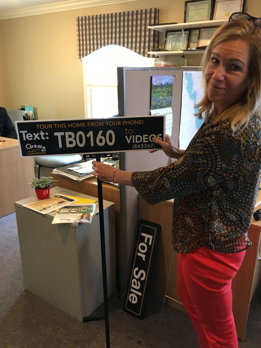 CellAHome's tweet image. Donna Breen manager of Century21 Turner Brokers loves their new CellAHome signs!
@sellchautauqua
