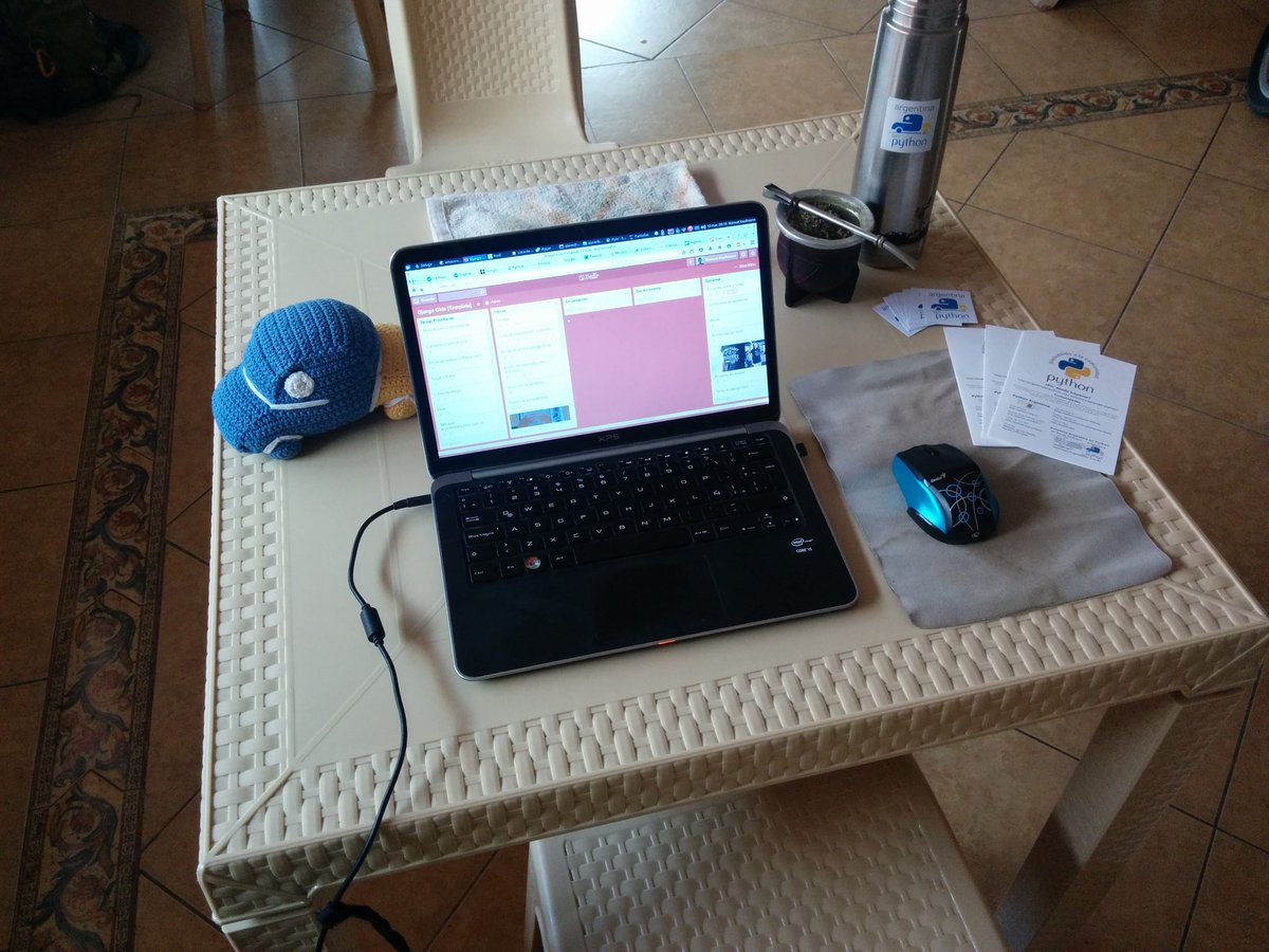 argenpython's tweet photo. Hoy trabajamos full con Argentina en Python en #Cuenca. Se vienen varios eventos 😁 https://t.co/x4ETqdaJDO