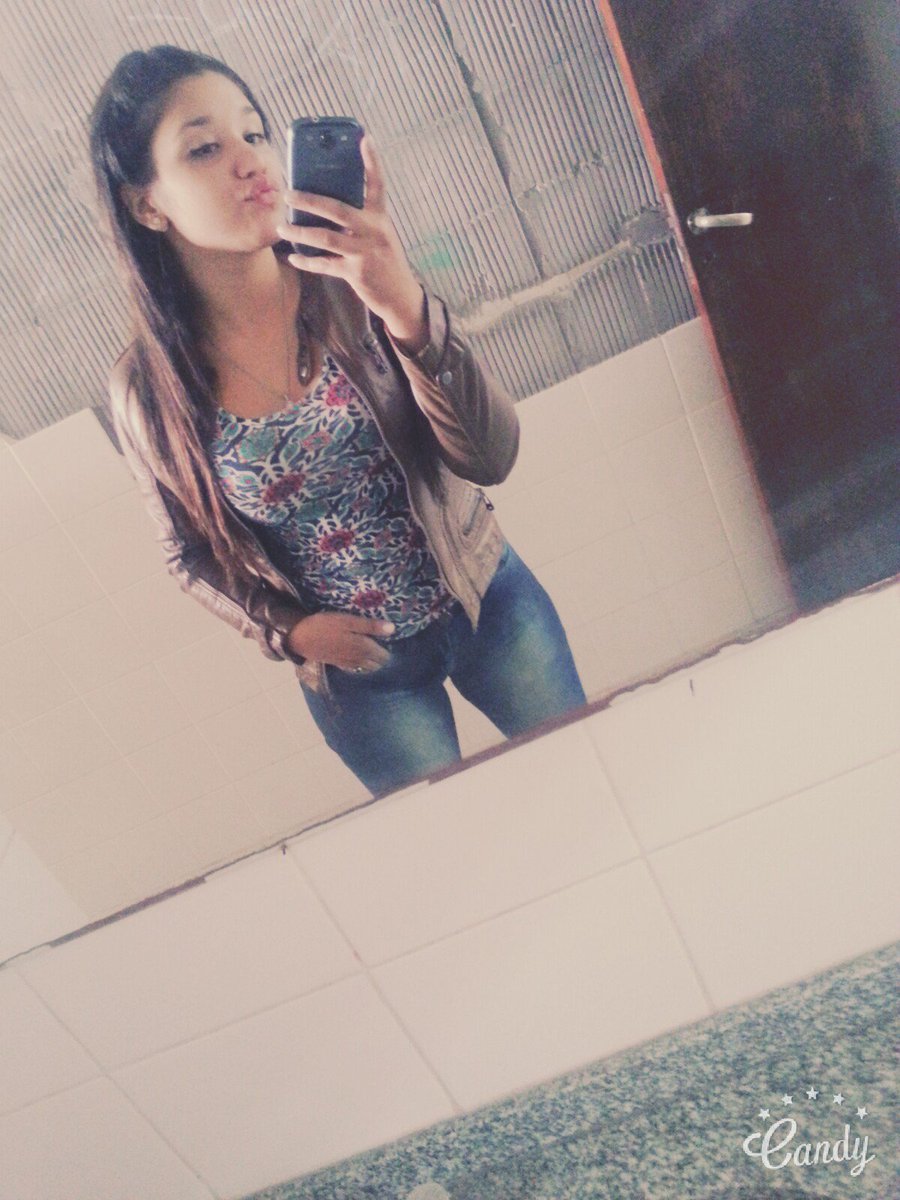 camilaniz18's tweet photo. #Coleeeeee :/ https://t.co/o1HF22NcPX