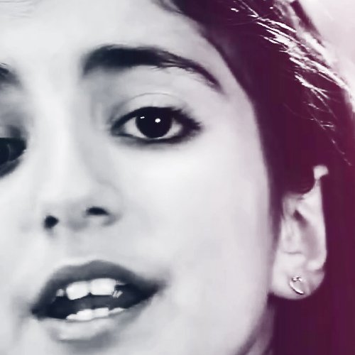 FOFO0ALSHEHRI's tweet photo. حتى ﻓﻲ ﻋﺒﻮﺱ ﻭﺟﻬﻬﺎ ﺑﺪﺕ ﻛﺎﻟﻘﻤﺮ 😢💜
ﻭﻋﻨﺪﻣﺎ ﺗﺒﺴﻢ ﺛﻐﺮﻫﺎ ﺭﺃﻳﺖ ﺑﻌﻀﺎً ﻣﻦ ﻧﻮﺭ ﺍﻟﺸﻤﺲ
ﺭﺑﺍﻩ ! ﺃﻳﺠﺘﻤﻊ ﺟﻤﺎﻝ ﺍﻟﻘﻤﺮ ﻭﻧﻮﺭ ﺍﻟﺸﻤﺲ 😳💙💙 ! https://t.co/hzl4PIKEVv