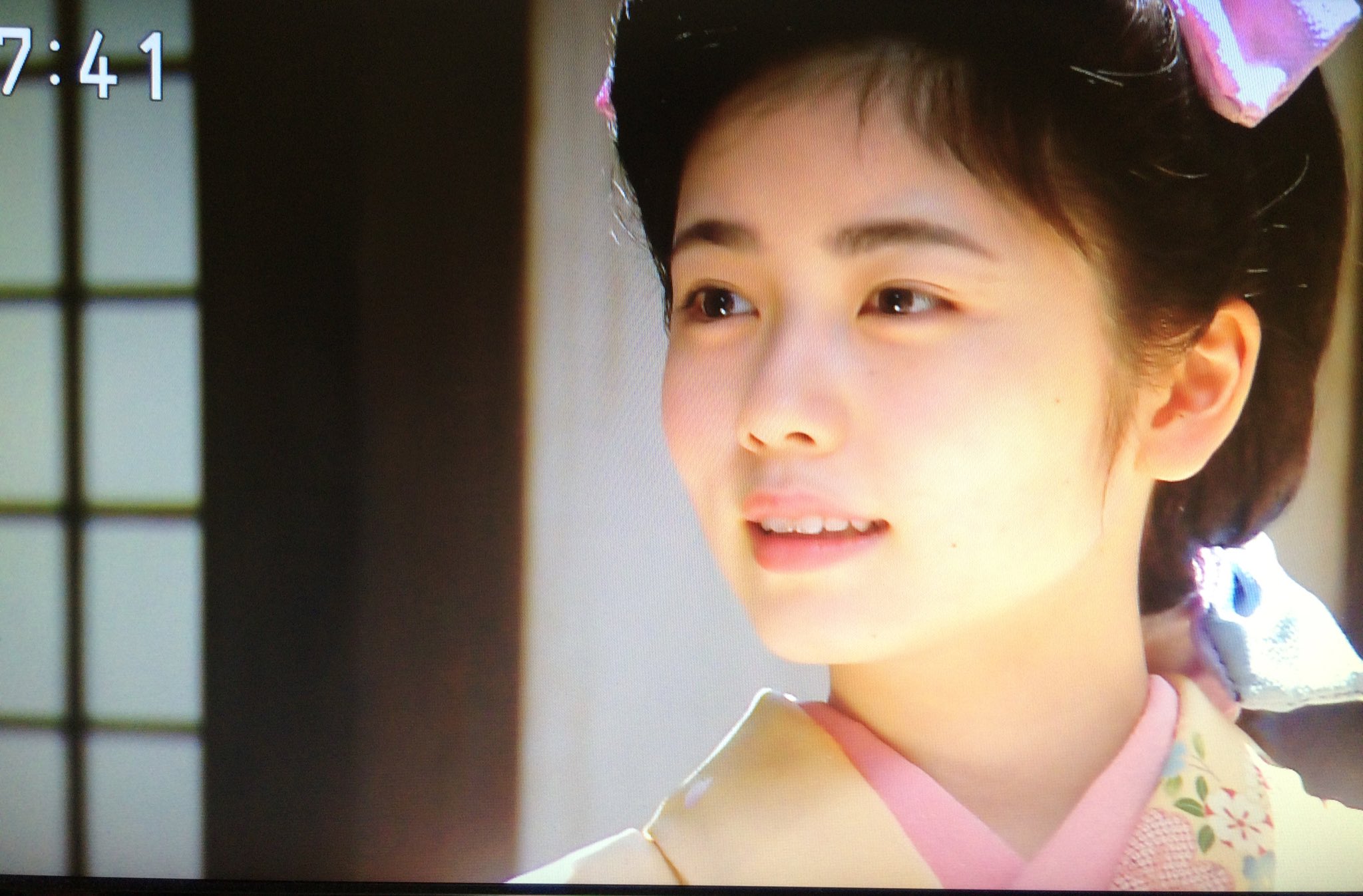 Twitter 上的 名前はまだ決まらない お千代ちゃんが可愛い 口を横一文字に結んでママの悪口ばっかり言ってたのが遠い昔のようだ 女の子は良い恋すると可愛くなる んだ あと 女の子が恋をすると一人だけ確実に失恋する男性がいるんだ あさが来た T Co