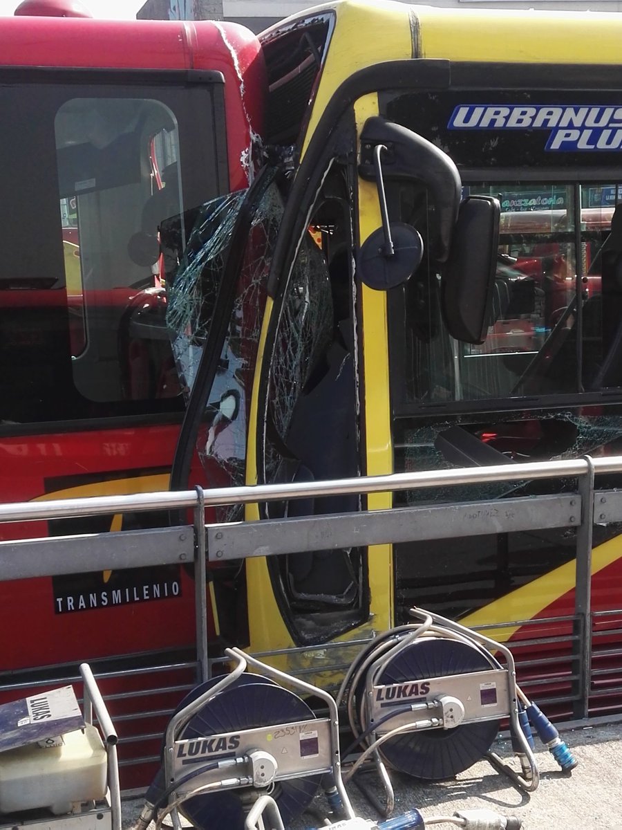 FaberNpunk's tweet photo. @Radioacktiva_ fuerte accidente en la calle 80 con boyaca estacion uniminuto https://t.co/iQGEnsk8ft