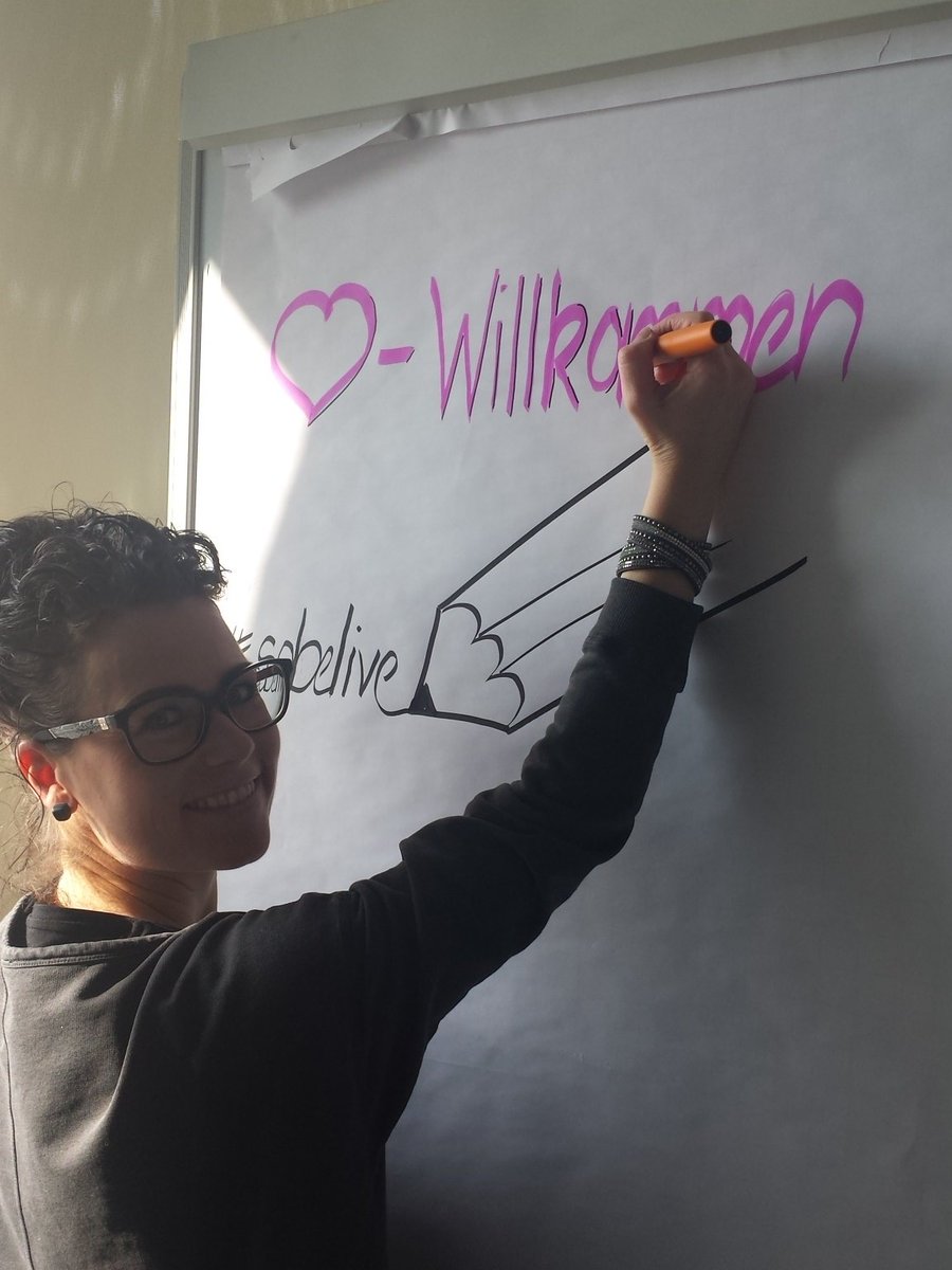 winfried_ebner's tweet photo. Heute 1615 erstes @SMBTEAM-#sobelive16  im # zu #Visualisierung mit @Die_Meyers &amp; Felix // #telekomwall https://t.co/yvbAgrVMqi