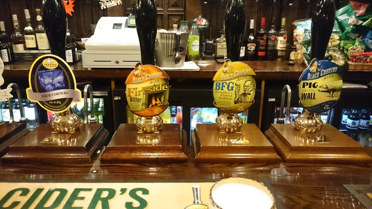 West_Wulf's tweet photo. @wolvescamra visiting the #LychGateTavern in #Wolverhampton, along with @slatersbars #QueenSquare #CommunityPubsDay https://t.co/gXK50PDgNq