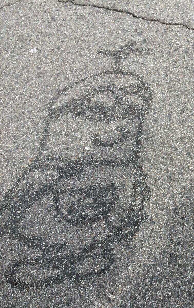 icchii_poteto's tweet photo. 今日は急遽ショー見にインパ！
森安みずきに釣られたらしい。笑

掃除の人達にめっちゃ書いて頂いた！笑
にしてもキティのでかさには笑った。笑

書いてくれたお二人ありがとうございます！

あー4月に近づくね https://t.co/10Sy1sp3cF