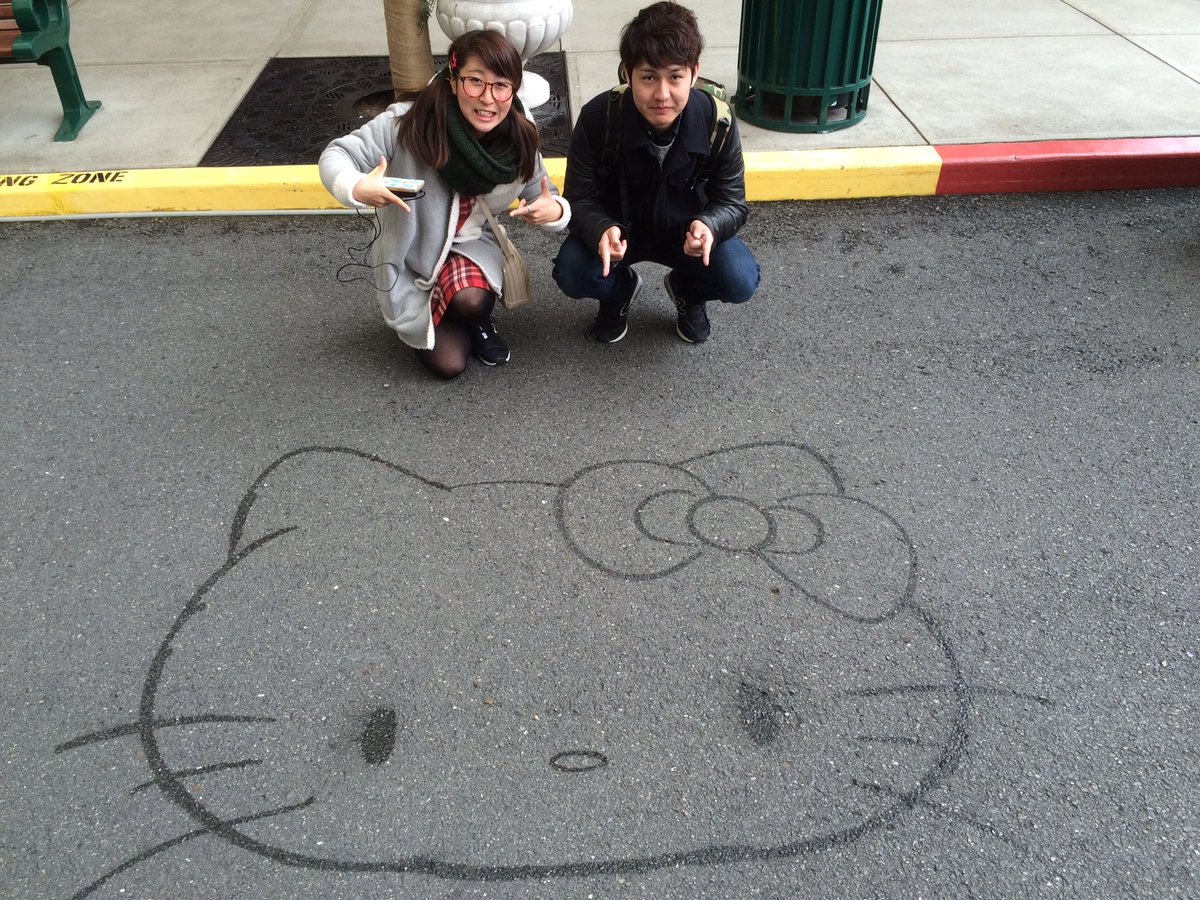 icchii_poteto's tweet photo. 今日は急遽ショー見にインパ！
森安みずきに釣られたらしい。笑

掃除の人達にめっちゃ書いて頂いた！笑
にしてもキティのでかさには笑った。笑

書いてくれたお二人ありがとうございます！

あー4月に近づくね https://t.co/10Sy1sp3cF