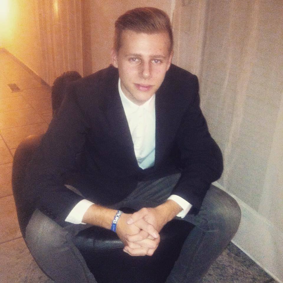 Samenvatting van de match tussen Chelsea VS Paris Saint-Germain 1-2 bit.ly/1SCqdRN <a href="/campuz_limburg/">campuz</a> #voetbal