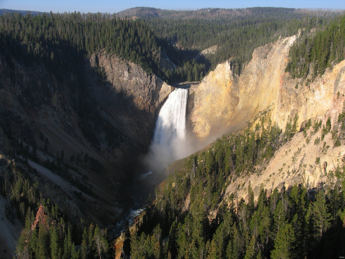 USGS's tweet photo. Save the Date! Celebrate #NationalParkWeek April 16-24 w/ free entrance to all 410 nat'l parks #FindYourPark https://t.co/9zWD7ULv4K