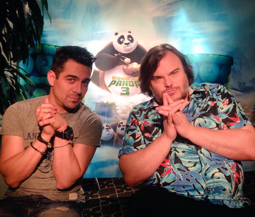 sad060514's tweet photo. "@OMARCHAPARRO: Mañana ya se estrena en todos los cines de Mexico #KungFuPanda3 https://t.co/7TrtL8sxZP" me encanta eata peli ir al estreno