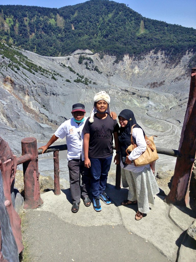 chapunkismylive's tweet photo. #tangkuban #keluarga https://t.co/DwXJOWK440