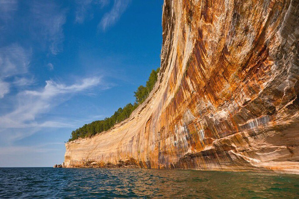 27Travels's tweet photo. Beautiful rocks on the northern tip of Michigan's Upper Peninsula. Perfect for a weekend trip. #puremichigan https://t.co/K1rJmueVF4