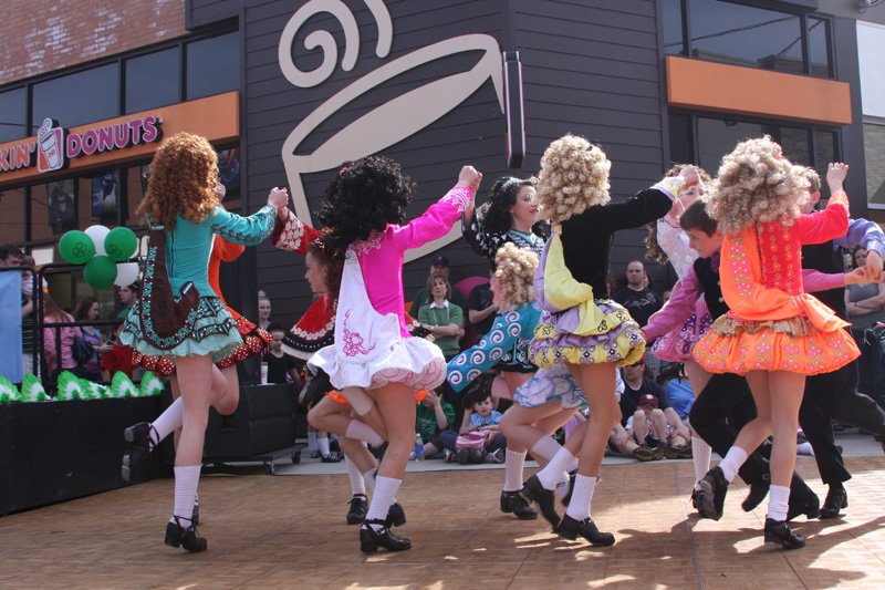 PatriotPlace's tweet photo. #ThrowbackThursday to some of the Irish Step Dancers @ our 2nd Annual #IrishFestival! #ColorfulCostumes #TwoMoreDays https://t.co/AaHQfLsAJj