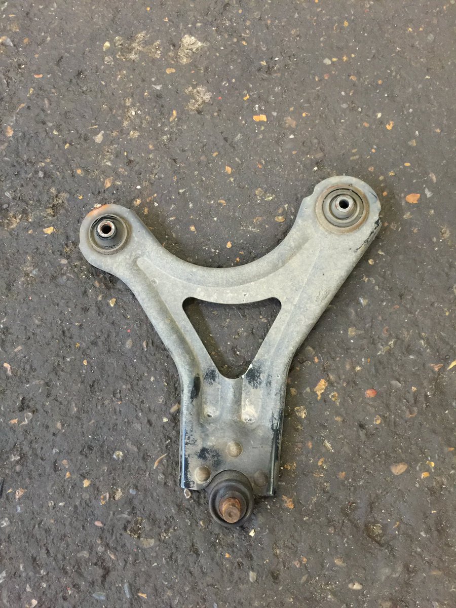 _NRSS_'s tweet photo. Ice Age Sid doubling up as a Ford Mondeo suspension arm. https://t.co/Rd8yUULtFi
