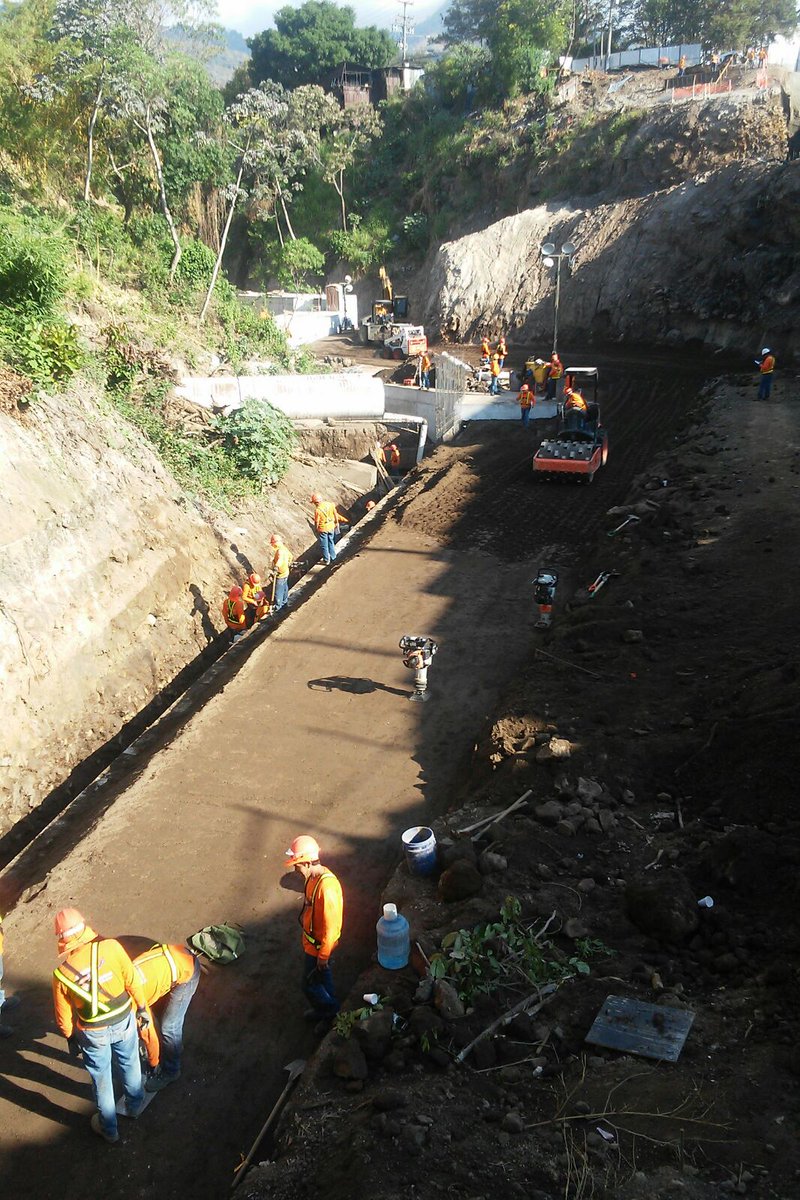 GersonmSV's tweet photo. “@FOVIALITO
Lo que se queda bajo la tierra

Obra hidráulica y relleno masivo
quebrada El Carmen
por túnel Masferrer https://t.co/IY21XfZ8dy”