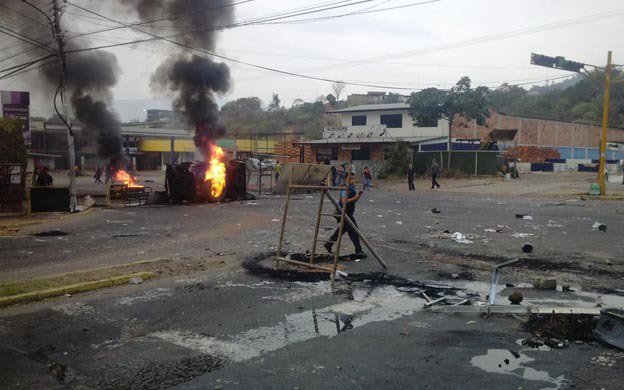 grado33oficial's tweet photo. ATENCIÓN...Vuelven las “guarimbas” al estado Táchira https://t.co/4JmfAZiMhn https://t.co/8uWJhj6A2w