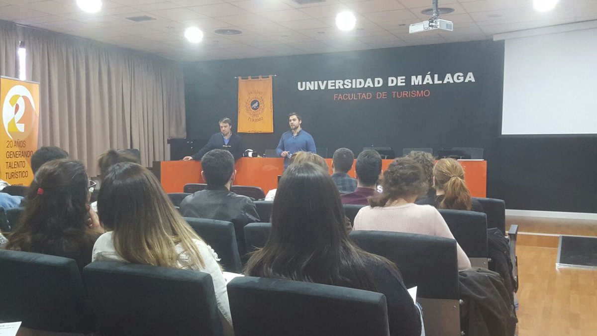 deftuma's tweet photo. Comenzamos con el taller de realidad virtual de la mano de #VRStudio !!! https://t.co/LAdTUessy8