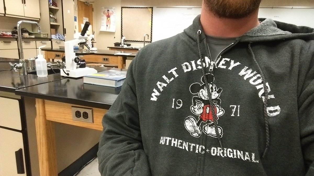 b_elliot1321's tweet image. Rockin my "Dad Swag" today in the classroom! #springbreakvibe