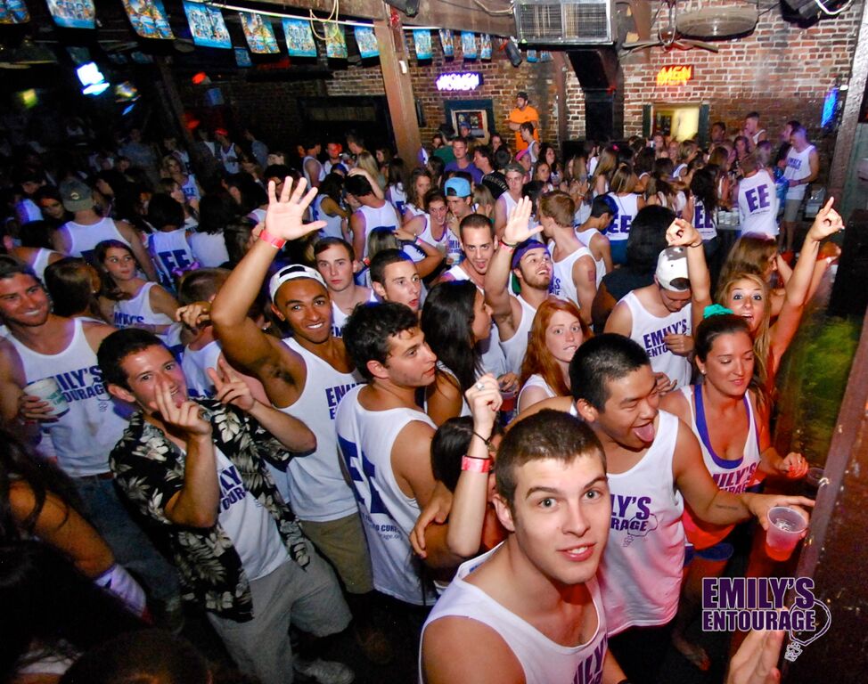 EmilysEntourage's tweet photo. #TBT to our first EE event at @tulaneu! We are bringing the party to #NYC! Tix on sale next week. #EEtakingoff https://t.co/g43S8ubhWW