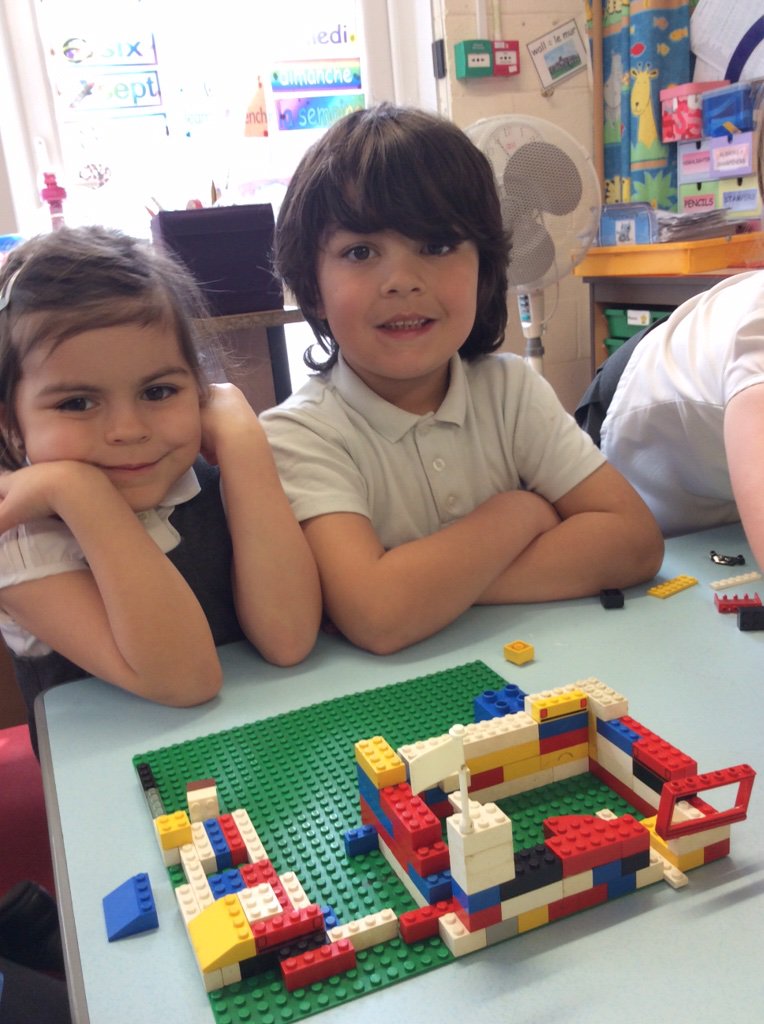 JMrsbd's tweet photo. @fazakprimary Investigating the strength of materials by building houses for the Three Little Pigs. https://t.co/IKfgbcmN48