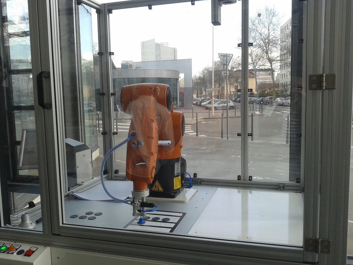 E_BLONDEAU's tweet photo. Ajd visite des équipements de l'Union des Industries des métiers de la métallurgie #IDEA #Startupjunior cc @CupClean https://t.co/FSfAqhPsYw