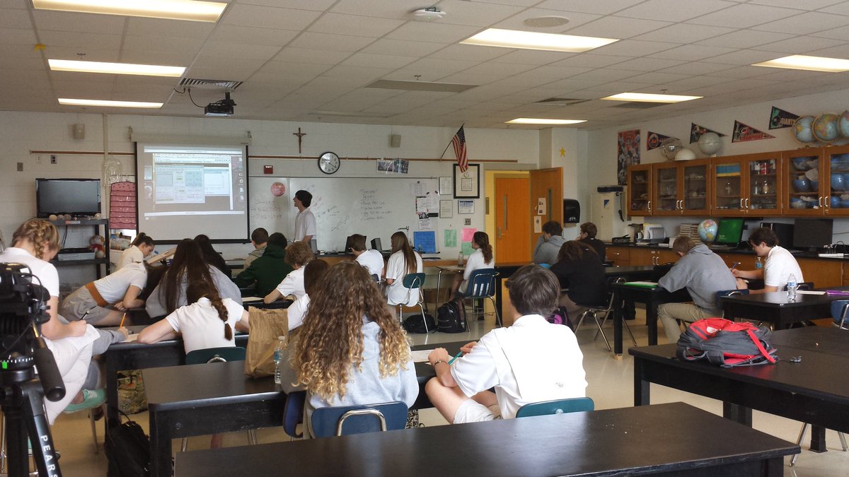 rippie77's tweet photo. HES period 3 students working with #GAVRT telescope. https://t.co/jFuFDVq0Vi