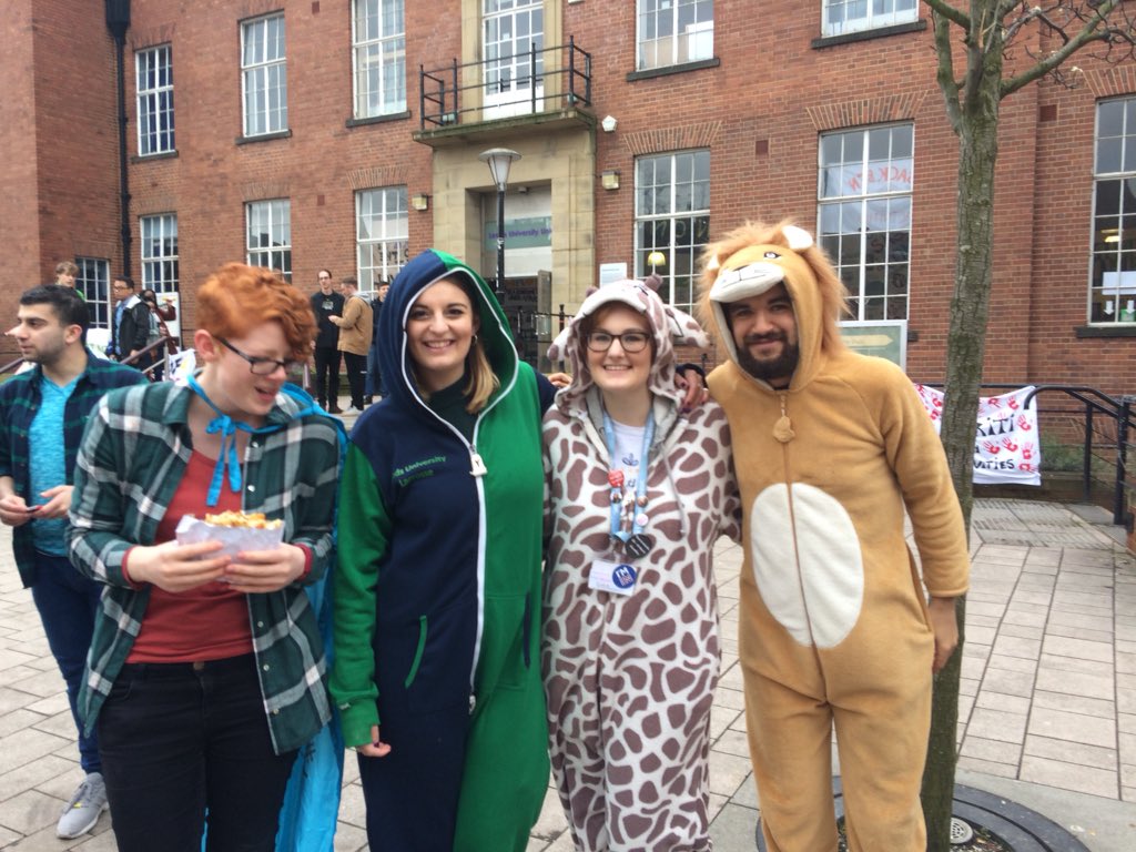 stephleach4luu's tweet photo. Onesie crew in the last hour! Have you voted?? Get voting!! #leadluu #leachforthestars https://t.co/AyWI158kgr