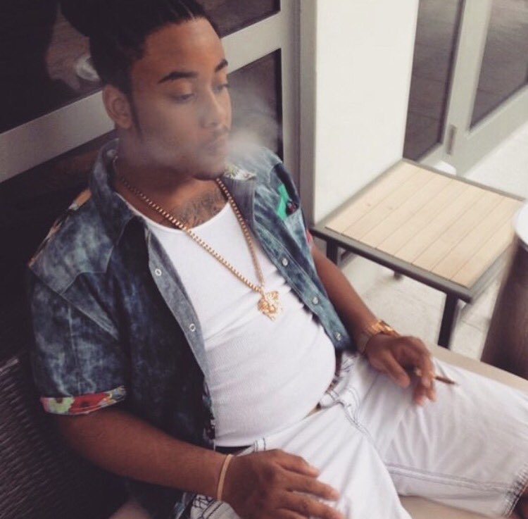 Staxk0rSTARV3's tweet photo. Damn R.I.P fool you always showed a lil nigga love. Praying for your family throughout this man🙏🏾 #FatStackz https://t.co/KjC8fdU1sF
