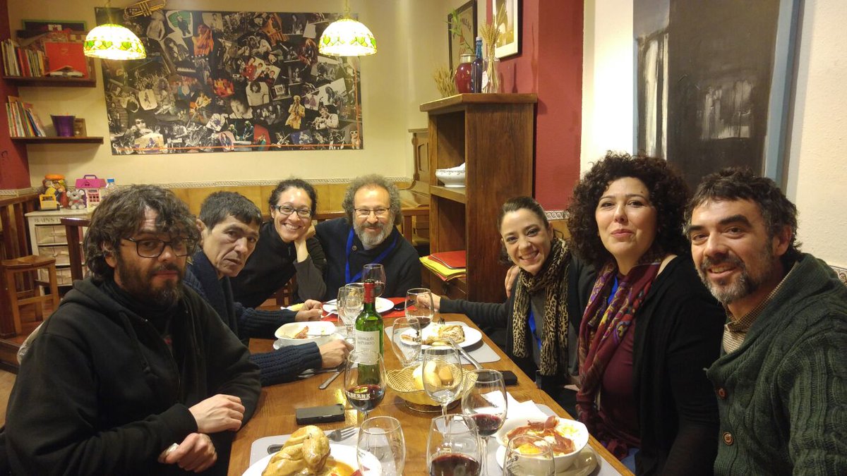 CiaMarcoyChloe's tweet photo. Reponiendo fuerzas con todo el equipo tras llevar #Libertino a la #dFERIA2016, ¡gracias! https://t.co/Mzj0uuJrEA