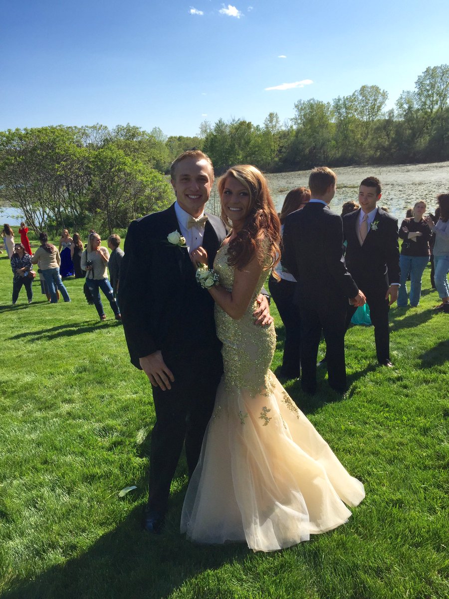 Jenna_taylor26's tweet photo. happpppy birfday to the hottest twins I know 😛@carrier_tiffany @CarrierTyler #promdate #milfpride #lol https://t.co/8Rz4I2dp3m