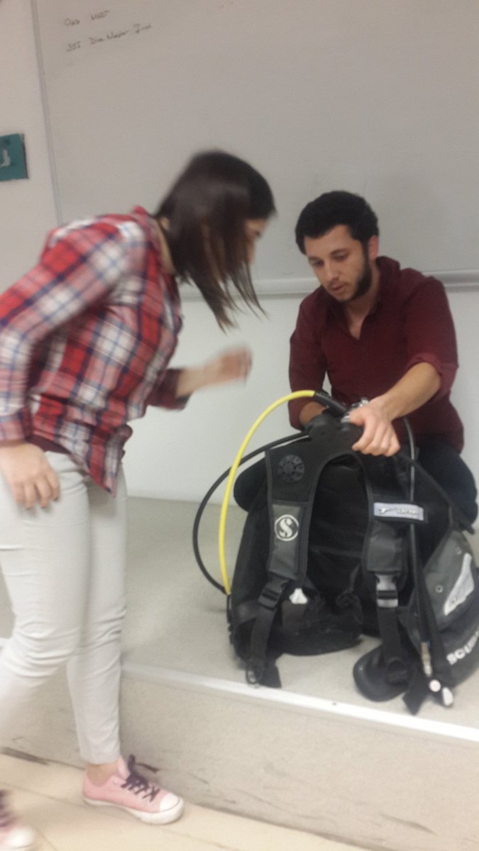 sat_izu's tweet photo. Dün yapılan teori 2 dersinde ekipmanlar tanındı ve dalışın teknik bilgileri icin videolar izlendi https://t.co/Yhva7MxXjd